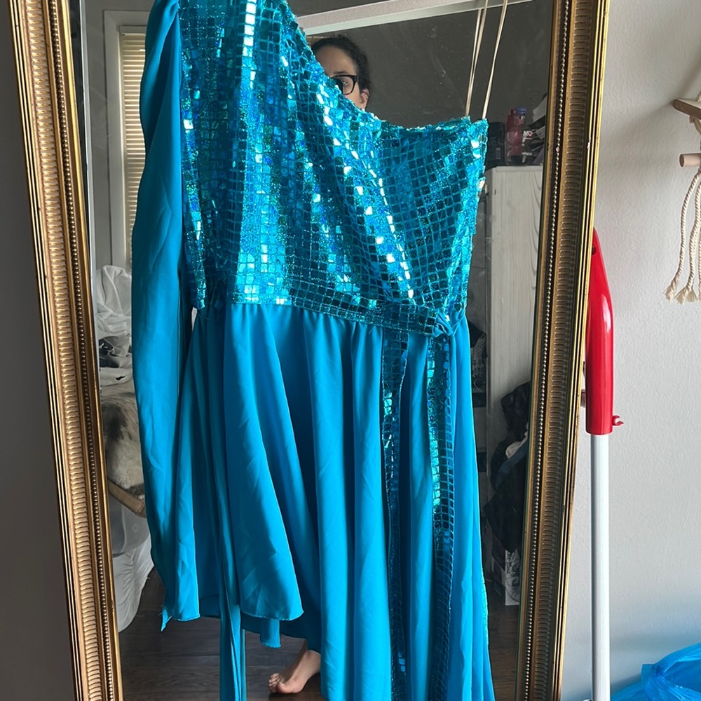 Color blue
